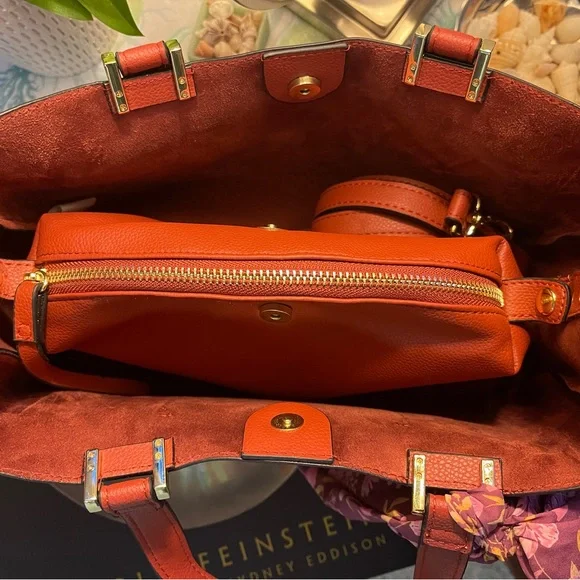 Steve Madden NWOT Crossbody & Wristlet Fall color - burnt orange & SM Bow - Picture 7 of 13